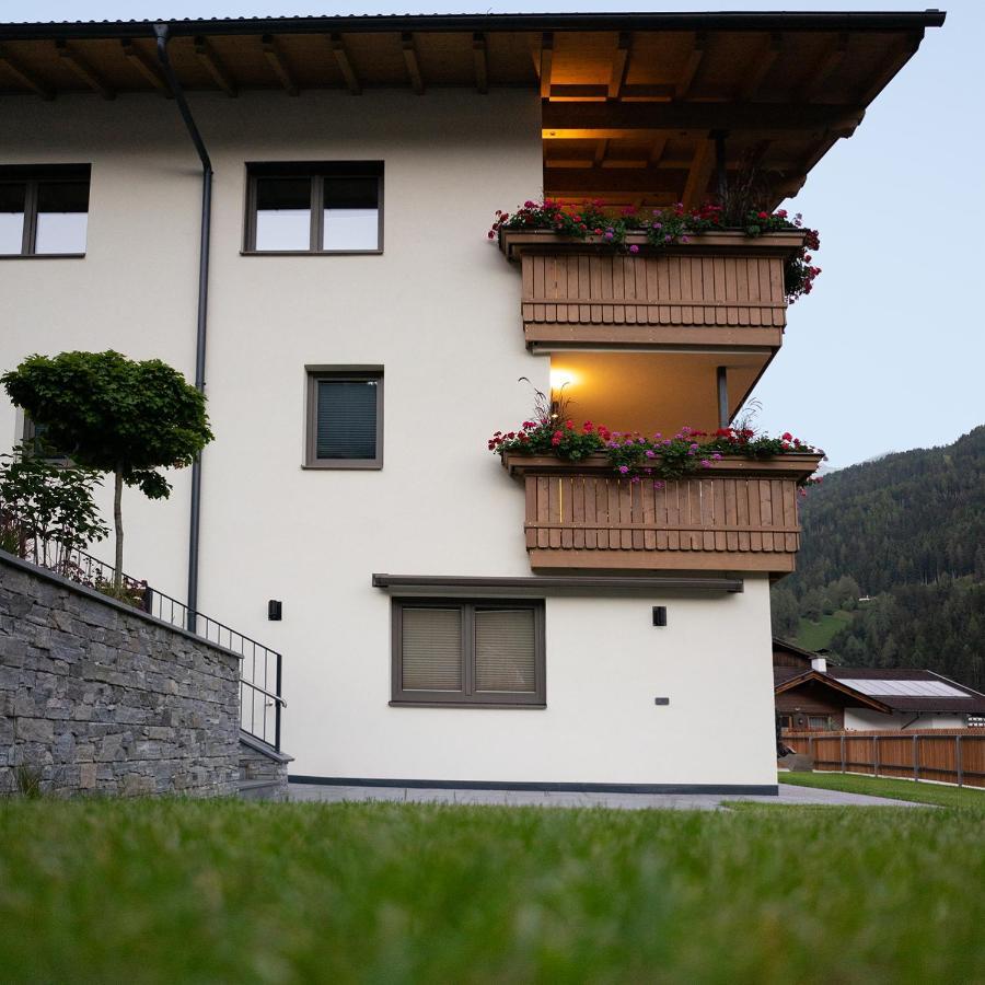 Berg' & Bluamen Appartements Stubai Neustift im Stubaital Esterno foto