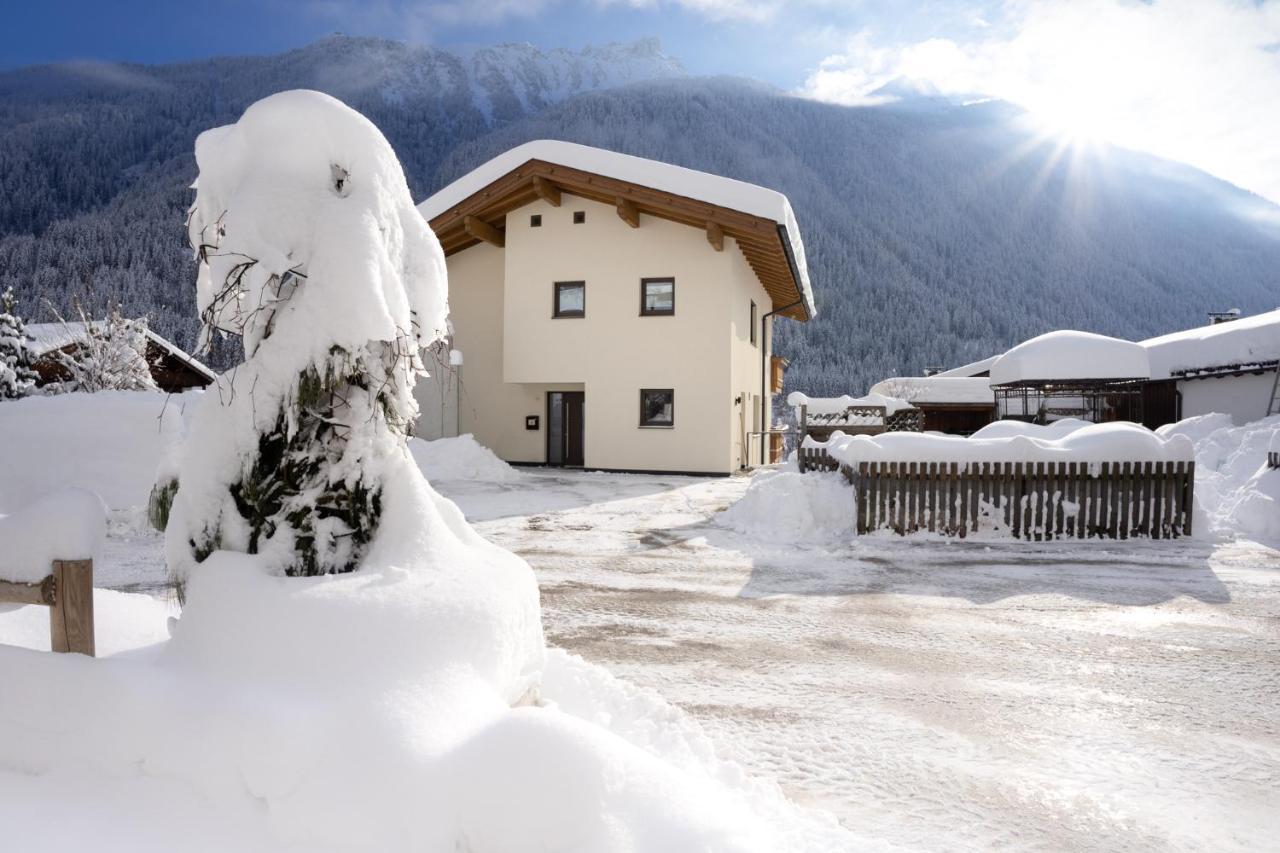 Berg' & Bluamen Appartements Stubai Neustift im Stubaital Esterno foto