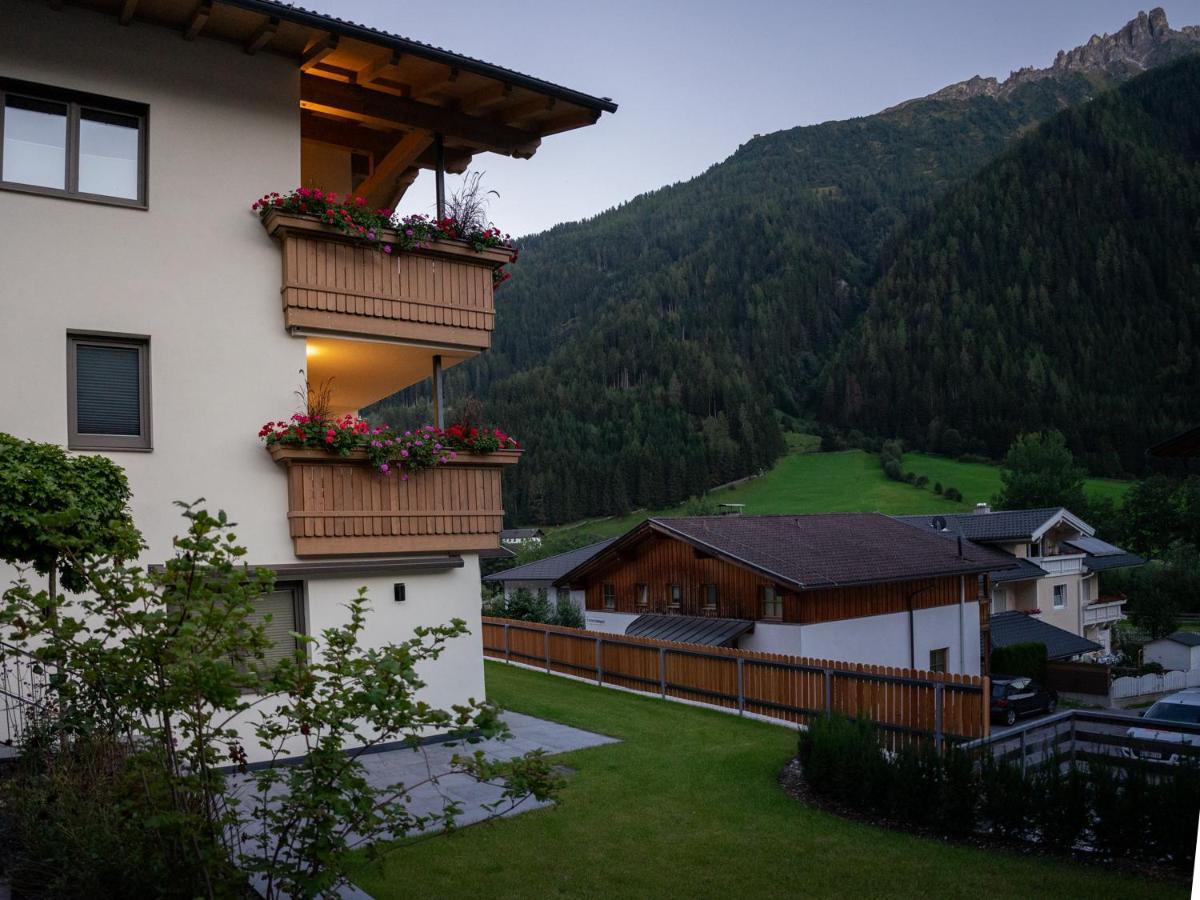 Berg' & Bluamen Appartements Stubai Neustift im Stubaital Esterno foto