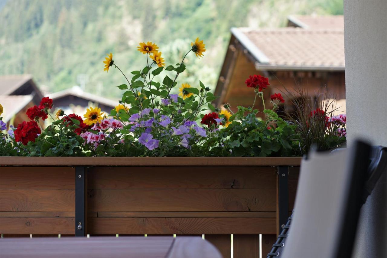 Berg' & Bluamen Appartements Stubai Neustift im Stubaital Esterno foto